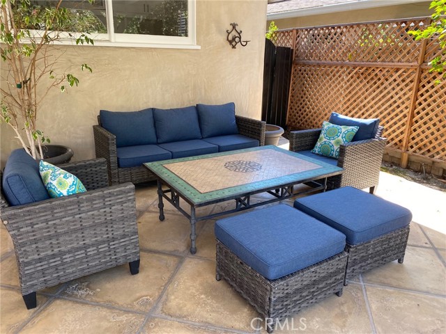 4125 Bakman Avenue, Studio City CA: https://media.crmls.org/medias/e7b6c88d-8776-49b5-bfad-d30ea113d8bb.jpg