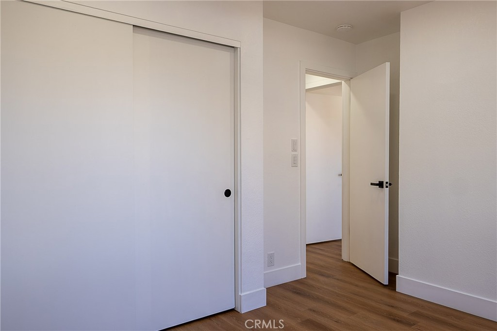 https://media.crmls.org/medias/e7b74c0b-c769-40c1-bc67-856be1874c97.jpg?preset=X-Large