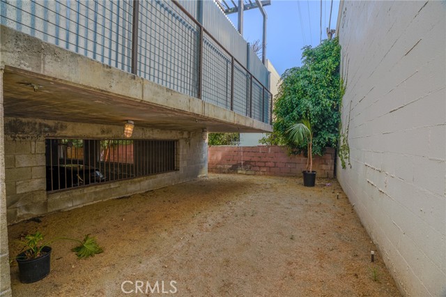 1011 N Orange Grove Avenue, West Hollywood CA: https://media.crmls.org/medias/e7b7ec73-6aa3-4630-b6cd-84f6b0d5e9ff.jpg
