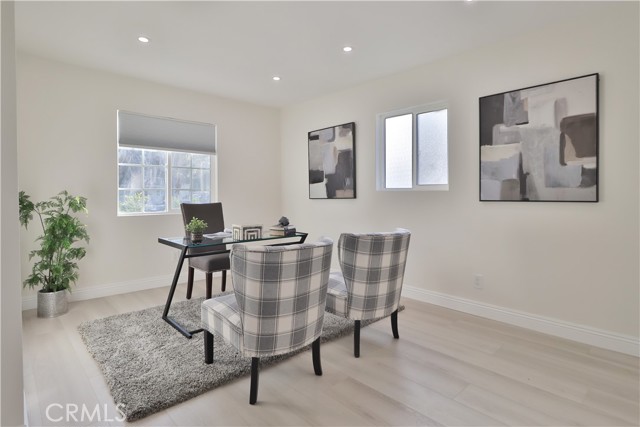 22131 1/2 Victory, Canoga Park CA: https://media.crmls.org/medias/e7b7eed7-3f6d-48d9-867d-0ce1df21fd3a.jpg