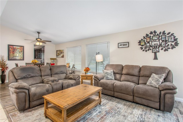 6967 Mountain Avenue, Highland CA: https://media.crmls.org/medias/e7b8505b-29a3-4d82-9ee0-bcba63a497f5.jpg