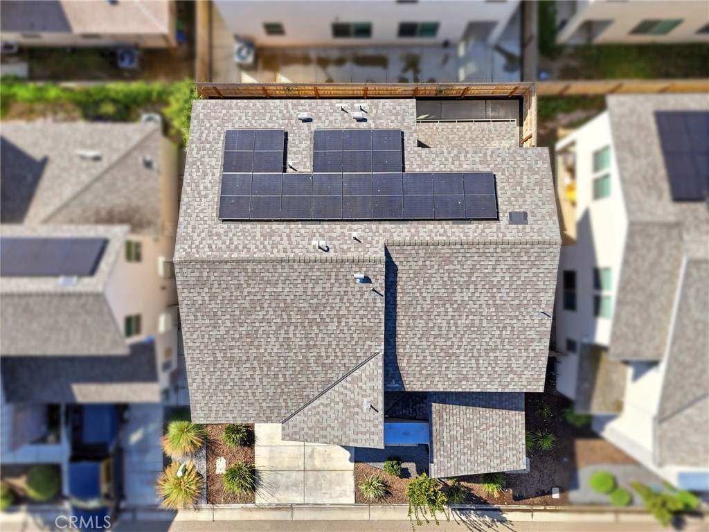https://media.crmls.org/medias/e7b877de-4ee5-49a3-9dd8-5e1e2f76edfe.jpg?preset=X-Large