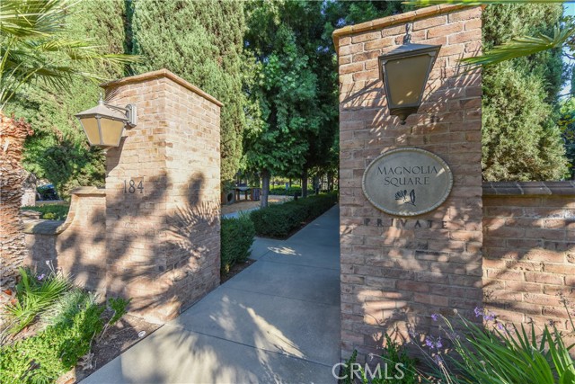 80 Great, Irvine CA: https://media.crmls.org/medias/e7b8a060-f4af-40b9-a9be-704a1e7a7c16.jpg