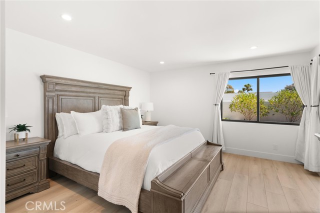 19582 Summer Breeze Lane, Huntington Beach CA: https://media.crmls.org/medias/e7b8b506-a170-4c34-aed9-04dfdefe907e.jpg