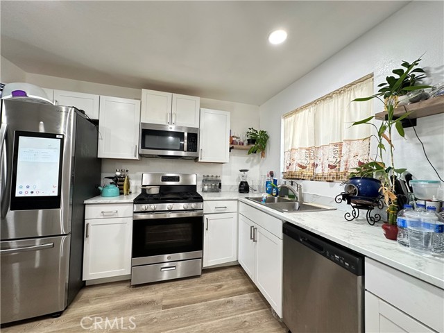 309 Santo Drive, San Jacinto CA: https://media.crmls.org/medias/e7b8e272-efbb-4372-ae42-5ce2795e0e69.jpg