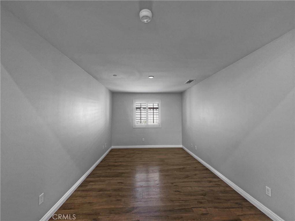https://media.crmls.org/medias/e7b92661-ec6b-4299-9487-6cdc21db1767.jpg?preset=X-Large