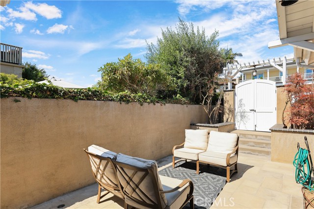 1029 Glenneyre Street, Laguna Beach CA: https://media.crmls.org/medias/e7b933b7-567d-4672-8538-dd4ecfd394ec.jpg