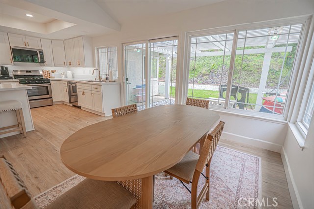 Detail Gallery Image 6 of 26 For 25891 Fenda, Valencia,  CA 91355 - 3 Beds | 2 Baths