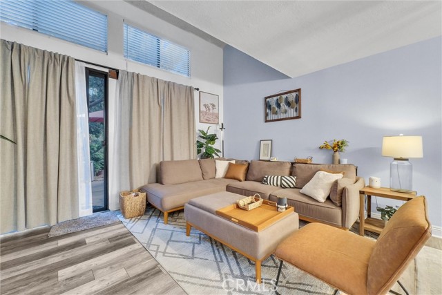 10636 Shoreline Drive, Norwalk CA: https://media.crmls.org/medias/e7b9db6a-a1c1-429f-a4a0-484c02d130d0.jpg