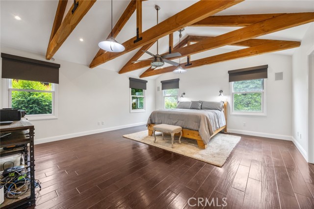 Detail Gallery Image 16 of 37 For 12722 Halkirk St, Studio City,  CA 91604 - 5 Beds | 5 Baths