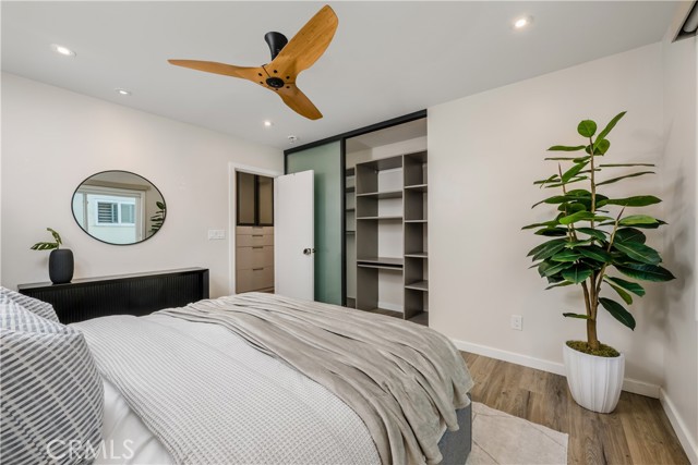 3901 E Livingston Drive, Long Beach CA: https://media.crmls.org/medias/e7bbcfac-93c3-4175-969e-5160fd645510.jpg