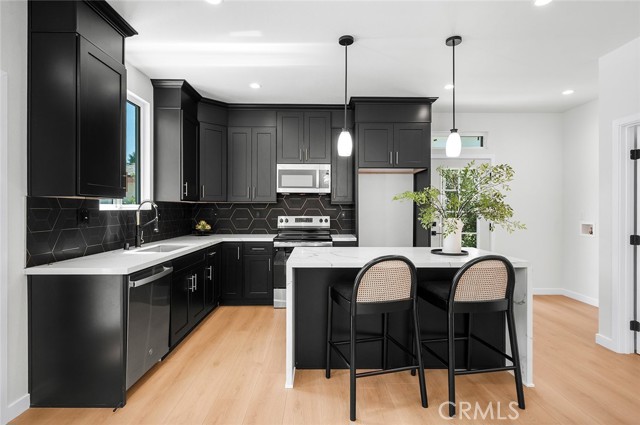 765 E Silva Street, Long Beach CA: https://media.crmls.org/medias/e7bc81cb-8f28-49d3-b635-96589661bdb0.jpg