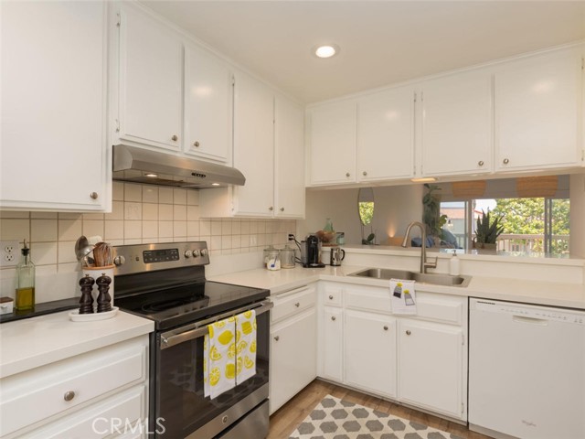 Detail Gallery Image 2 of 21 For 907 Caminito Madrigal #B,  Carlsbad,  CA 92011 - 2 Beds | 2/1 Baths