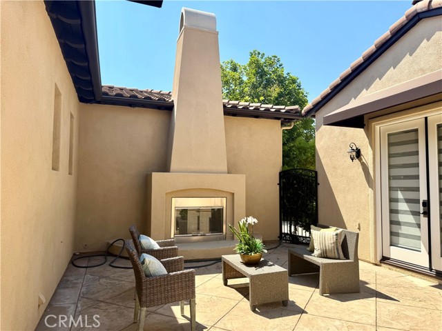 26480 Valley Oak Lane, Valencia CA: https://media.crmls.org/medias/e7be7112-aa43-4869-9eb5-0637963f5fdd.jpg