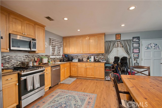 Detail Gallery Image 7 of 23 For 10521 Blucher, Granada Hills,  CA 91344 - 3 Beds | 2 Baths