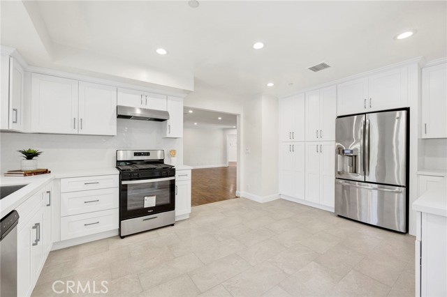 Detail Gallery Image 10 of 28 For 4637 Nagle Ave, Sherman Oaks,  CA 91423 - 4 Beds | 2 Baths
