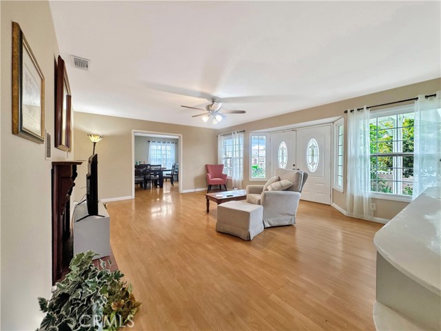 7736 Sugar Drive, Huntington Beach CA: https://media.crmls.org/medias/e7befbf7-be8e-4e75-a542-5e5966e9db0b.jpg