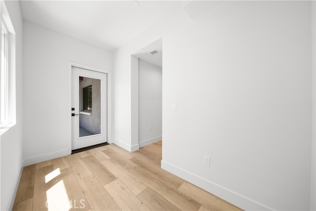 150 S Oak Knoll Avenue, Pasadena CA: https://media.crmls.org/medias/e7bf6312-f123-42c4-bace-58ddb2cc74f3.jpg