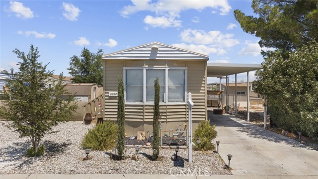 2017 Windharp Drive, Rosamond CA: https://media.crmls.org/medias/e7bfeb04-45f7-417c-bfdf-4d406182b31a.jpg