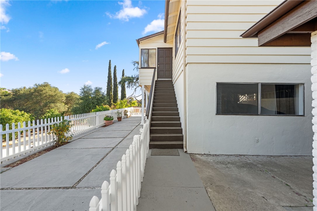 Detail Gallery Image 9 of 58 For 2401 Sunset Dr, Escondido,  CA 92025 - 4 Beds | 2 Baths