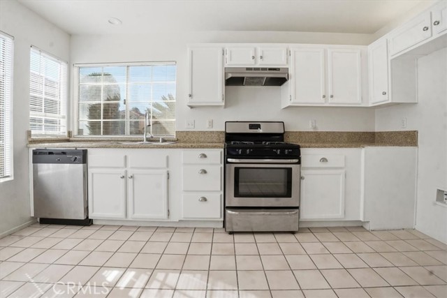 Detail Gallery Image 19 of 46 For 29340 Crest View Ln, Highland,  CA 92346 - 3 Beds | 2/1 Baths