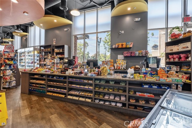 400 E Broadway, Glendale CA: https://media.crmls.org/medias/e7c0f949-8e8d-473a-994e-50beaaf0270d.jpg