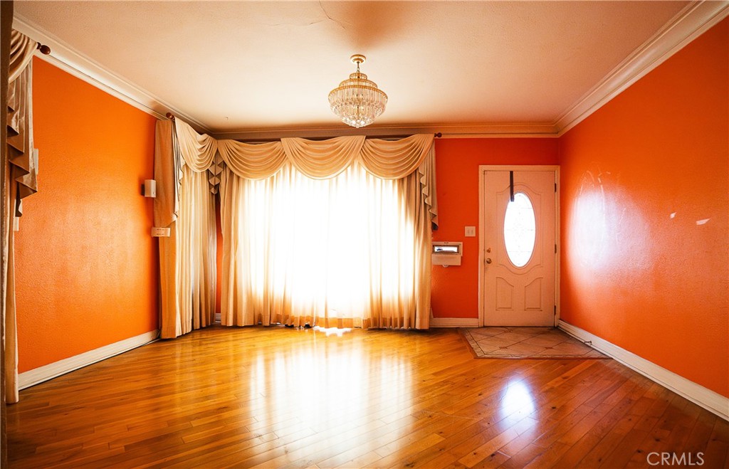 https://media.crmls.org/medias/e7c1e330-ae92-49bf-a09f-c3c71b690aeb.jpg?preset=X-Large