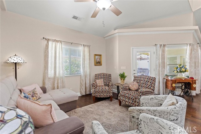 17 Pleasant Oak Lane, Oroville CA: https://media.crmls.org/medias/e7c24e41-5835-4606-8cd9-5a588ed02c10.jpg