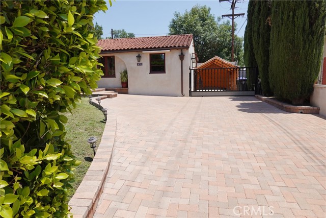 430 Sonora Avenue, Glendale CA: https://media.crmls.org/medias/e7c287f5-fb62-4038-afc2-5181ee66fa2e.jpg