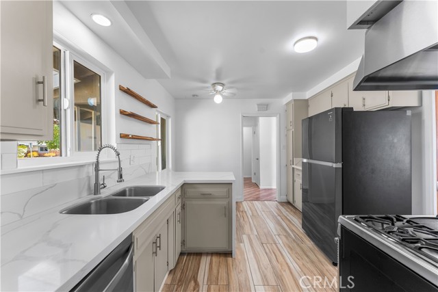 Detail Gallery Image 11 of 29 For 1326 W Avenue H10, Lancaster,  CA 93534 - 3 Beds | 1/1 Baths