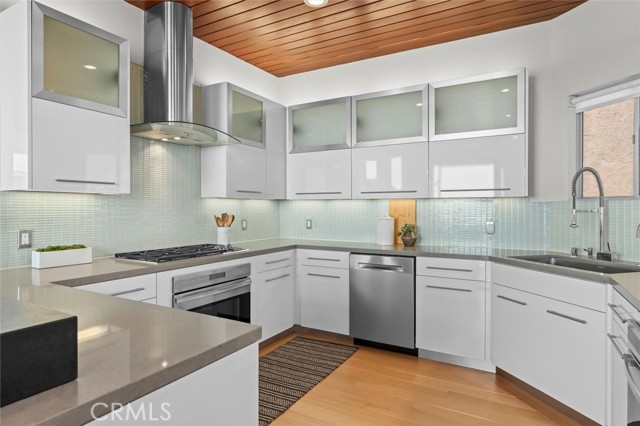 36 15th Street, Hermosa Beach CA: https://media.crmls.org/medias/e7c2ffad-4139-4b5d-9e3c-d1713633c20d.jpg