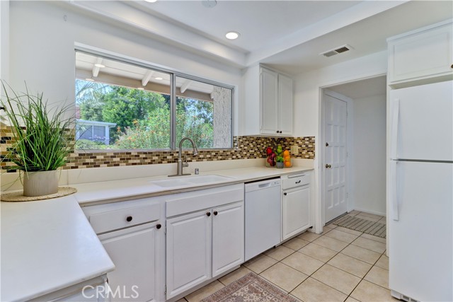 3463 Bahia Blanca W, Laguna Woods CA: https://media.crmls.org/medias/e7c30187-1daa-417d-b7c9-058aeccfb068.jpg