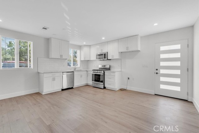 7865 Chastain Avenue, Reseda CA: https://media.crmls.org/medias/e7c33115-34d3-413f-ac8a-d7c063f7092c.jpg