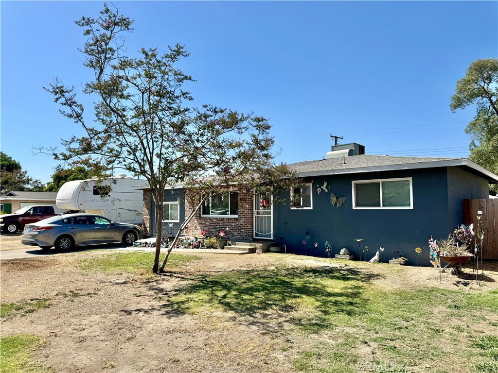 1614 W Dorothea Avenue