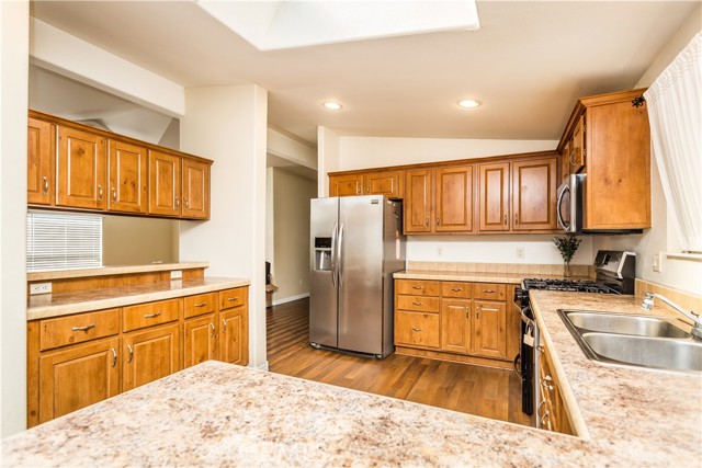 Detail Gallery Image 6 of 17 For 3050 W Ball Rd #131,  Anaheim,  CA 92804 - 3 Beds | 2 Baths