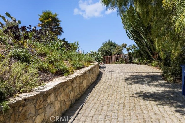 3261 Crownview Drive, Rancho Palos Verdes CA: https://media.crmls.org/medias/e7c58585-68a4-49a8-ba86-ca253302486f.jpg