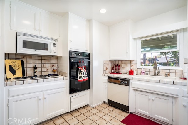 Detail Gallery Image 12 of 43 For 20642 Goshawk Ln, Huntington Beach,  CA 92646 - 5 Beds | 3 Baths