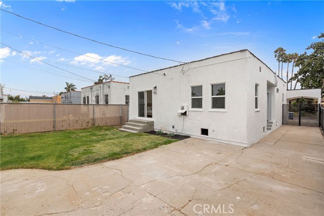 6239 Cimarron Street, Los Angeles CA: https://media.crmls.org/medias/e7c67076-f219-41ea-a0b2-b458e74f78f9.jpg