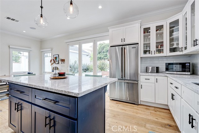 Detail Gallery Image 6 of 52 For 825 Center, El Segundo,  CA 90245 - 4 Beds | 3 Baths