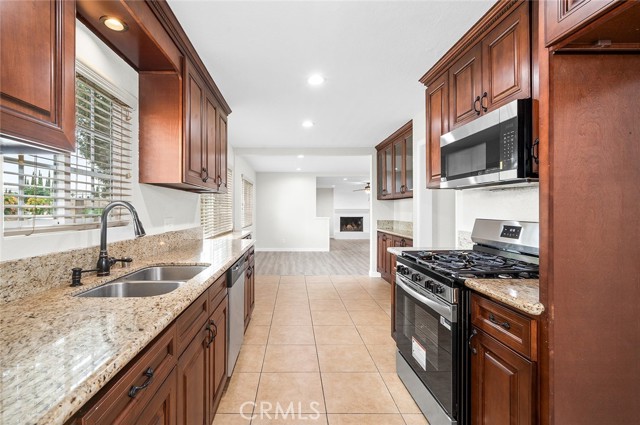 1302 N San Antonio Avenue, Upland CA: https://media.crmls.org/medias/e7c6d0fe-14be-4840-8173-527dc906de73.jpg