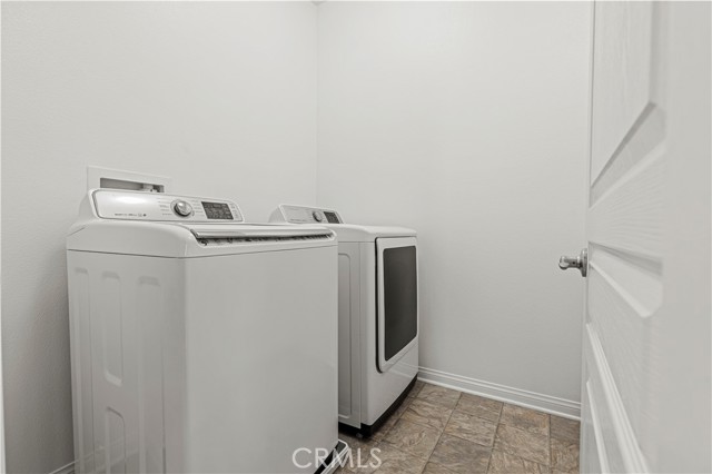 16087 Apricot Ave, Chino CA: https://media.crmls.org/medias/e7c78650-9522-4384-8724-27d3a576362a.jpg