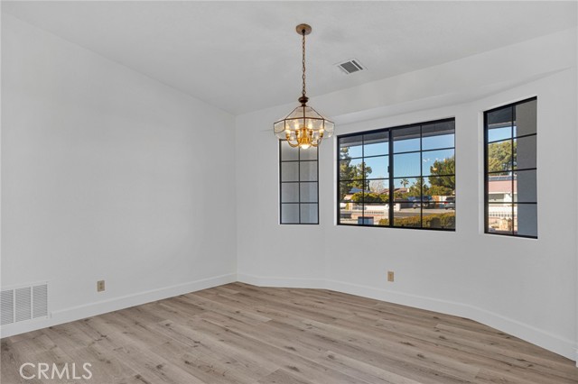Detail Gallery Image 12 of 58 For 13027 Quapaw, Apple Valley,  CA 92308 - 4 Beds | 3/1 Baths