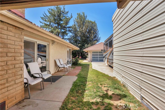 37581 Oak Mesa Drive, Yucaipa CA: https://media.crmls.org/medias/e7c825f2-9976-4eb5-ae98-bcf01ec06001.jpg