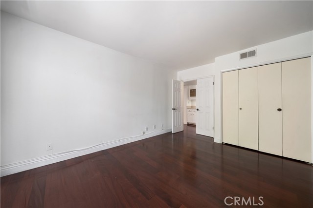 Detail Gallery Image 5 of 22 For 1242 S Barrington #301,  Los Angeles,  CA 90025 - 2 Beds | 2 Baths