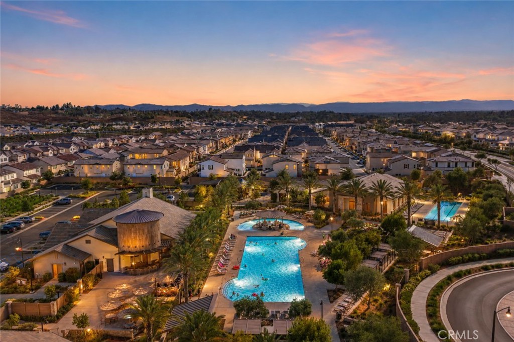 https://media.crmls.org/medias/e7c84a01-3811-4e27-89a5-7e3086fec9aa.jpg?preset=X-Large