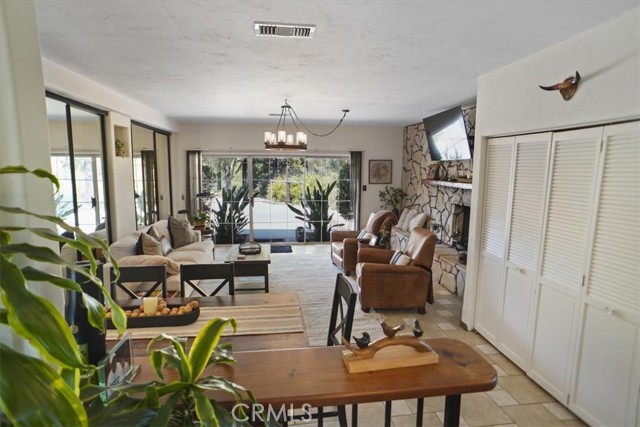 Detail Gallery Image 11 of 33 For 10557 Mahoney Dr, Shadow Hills,  CA 91040 - 3 Beds | 2 Baths