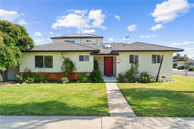 942 Oleander Street, Brea CA: https://media.crmls.org/medias/e7c87968-799b-43ec-92f9-70480f72ac9c.jpg