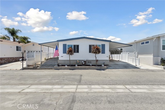 20701 Beach Boulevard, Huntington Beach CA: https://media.crmls.org/medias/e7c89517-77ab-491a-beb6-325343c318b8.jpg