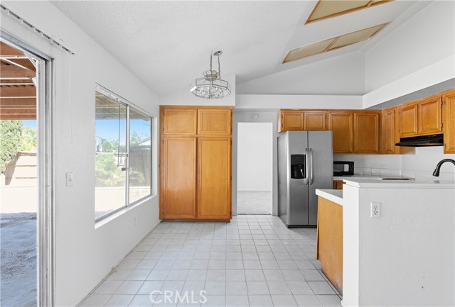 14698 King Canyon Road, Victorville CA: https://media.crmls.org/medias/e7c8b638-5d5c-46da-960b-46e21564f96a.jpg