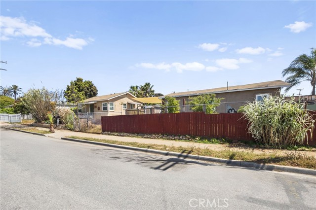 120 E 27th Street, National City CA: https://media.crmls.org/medias/e7c9aaa3-f8f9-4809-b133-f528f77c7508.jpg